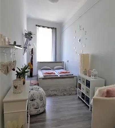 Imadnivalo Apartman Kozponti Helyen Apartamento