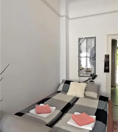 Imadnivalo Apartman Kozponti Helyen Apartamento